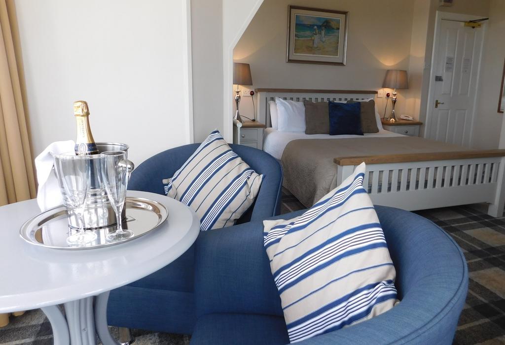 Cullen Bay Hotel Екстериор снимка