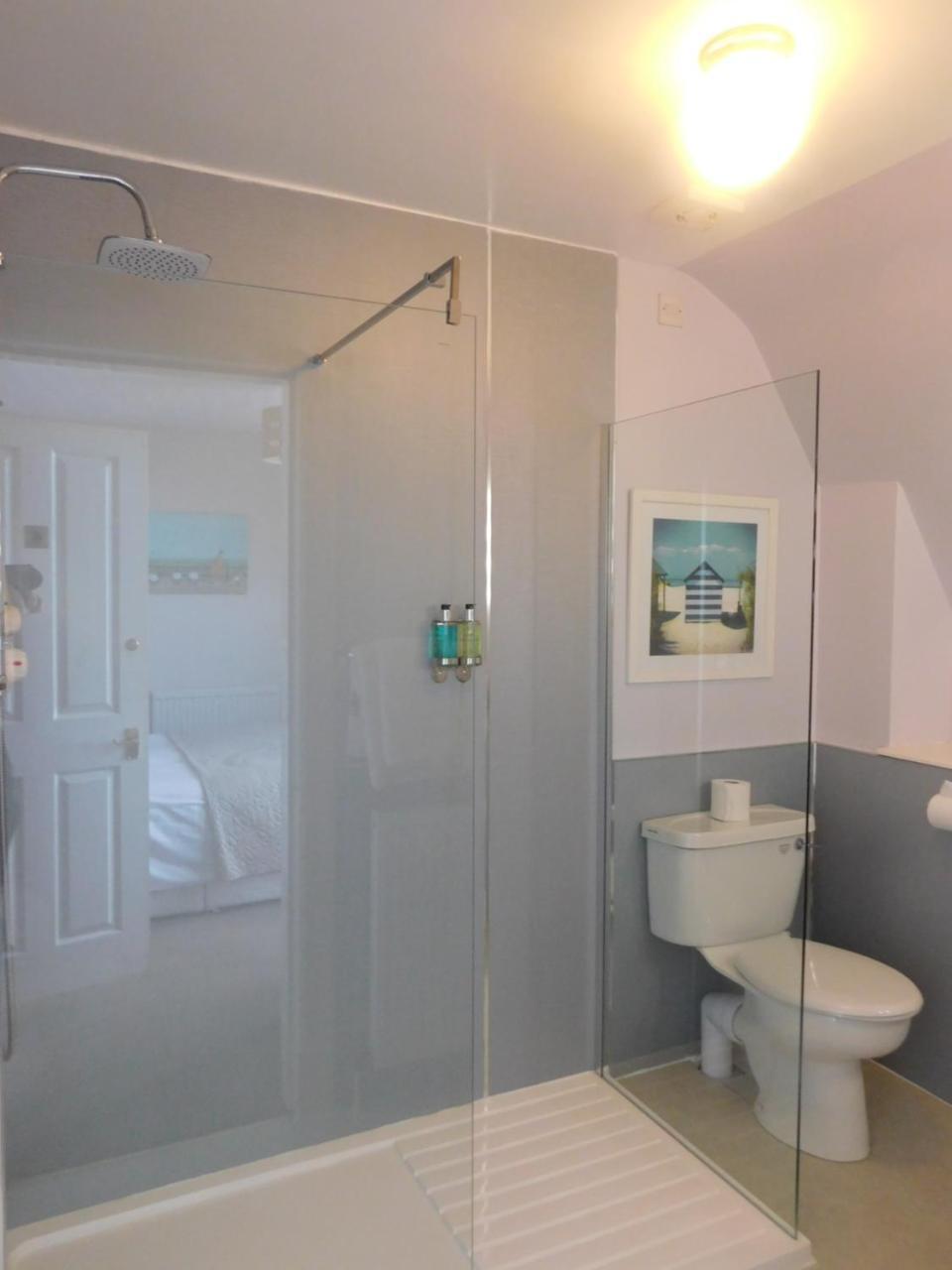 Cullen Bay Hotel Екстериор снимка